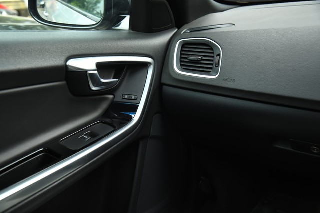 Second-hand 2017 Volvo S60 Cross Country D4 AWD BSIV for sale in Kolkata-9