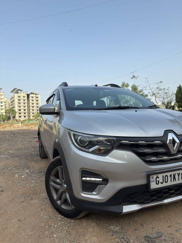 https://images10.gaadi.com/usedcar_image/V1UIS35H.11-39-16-3/original/d0bf0c6d-650a-4e56-b569-6e35336f6b3e.jpg?imwidth=6400