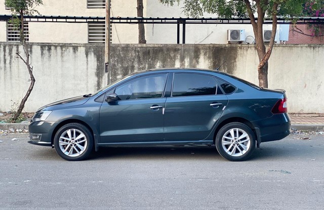 Second-hand 2017 Skoda Rapid 1.6 MPI Elegance AT for sale in Pune-2