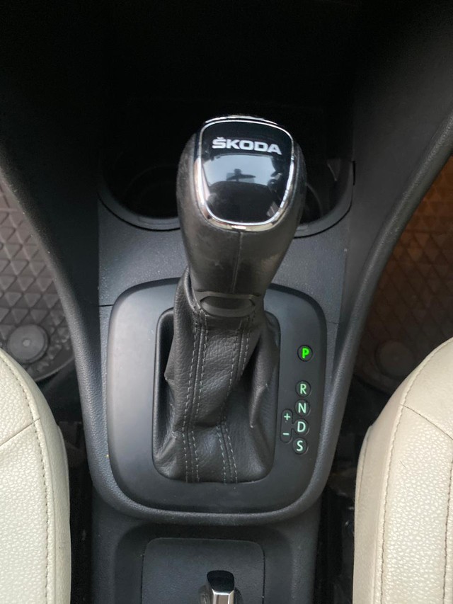 Second-hand 2017 Skoda Rapid 1.6 MPI Elegance AT for sale in Pune-10