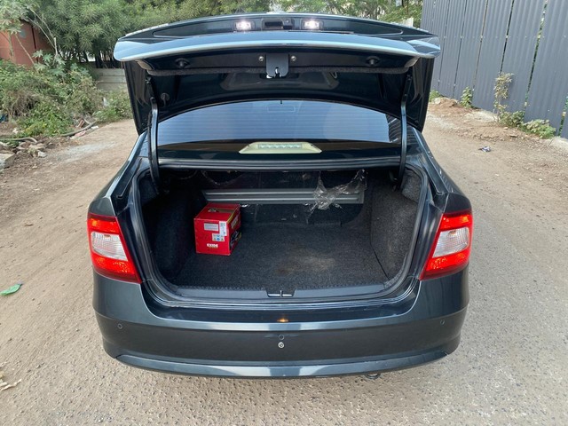 Second-hand 2017 Skoda Rapid 1.6 MPI Elegance AT for sale in Pune-5