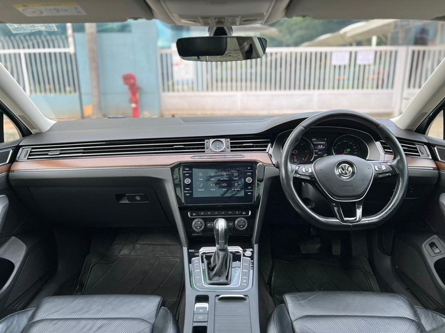 Second-hand 2019 Volkswagen Passat 2.0 TDI AT Highline for sale in Pune-11