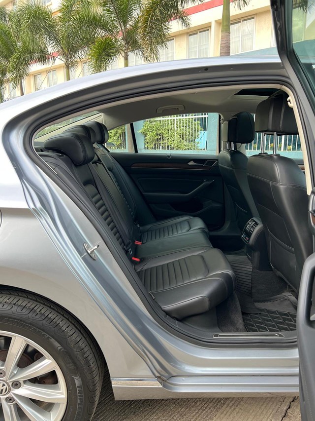 Second-hand 2019 Volkswagen Passat 2.0 TDI AT Highline for sale in Pune-13