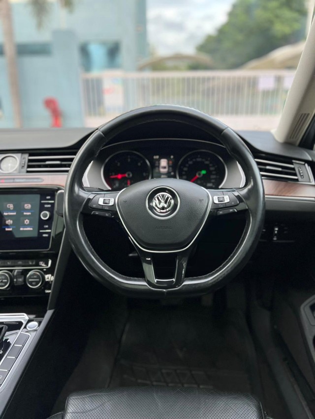 Second-hand 2019 Volkswagen Passat 2.0 TDI AT Highline for sale in Pune-10