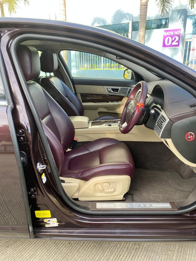 Second-hand 2012 Jaguar XF 3.0 Litre S Premium Luxury for sale in Pune-11