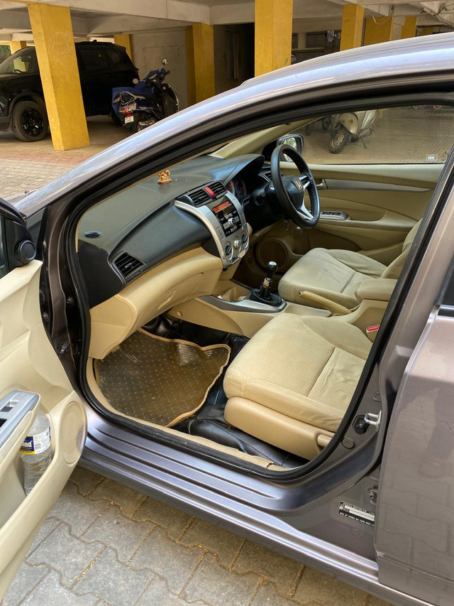 Second-hand 2012 Honda City V MT for sale in Pune-12