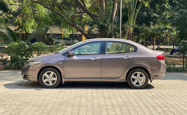 Second-hand 2012 Honda City V MT for sale in Pune-3