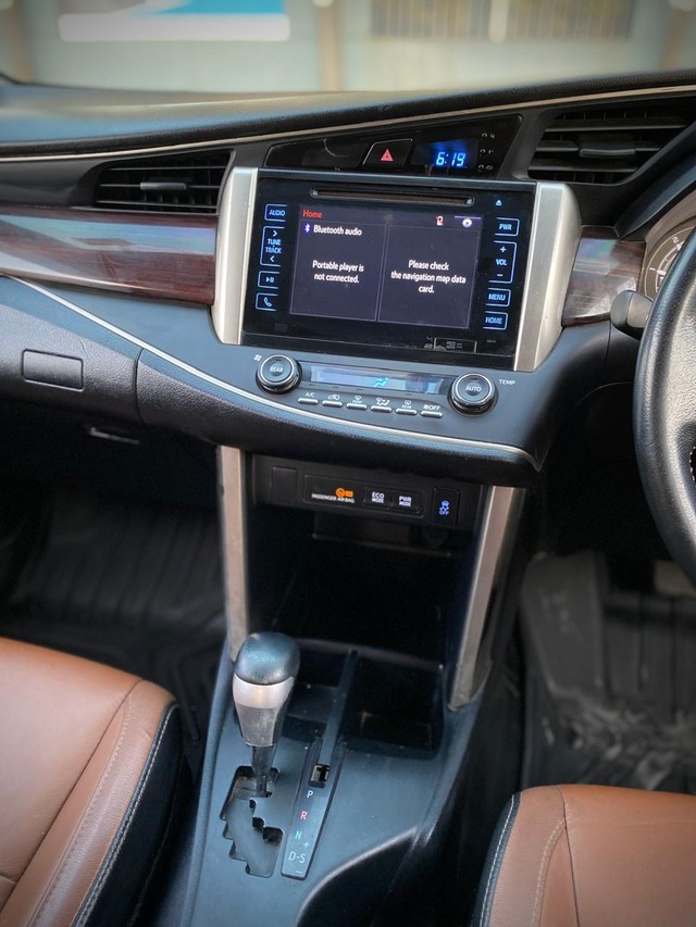 Toyota Innova Crysta 2.8 ZX AT BSIV Second-hand 2018 Toyota Innova Crysta 2.8 ZX AT BSIV for sale in Pune-19