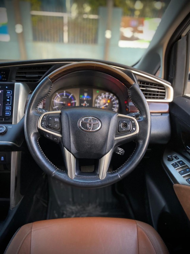 Toyota Innova Crysta 2.8 ZX AT BSIV Second-hand 2018 Toyota Innova Crysta 2.8 ZX AT BSIV for sale in Pune-17