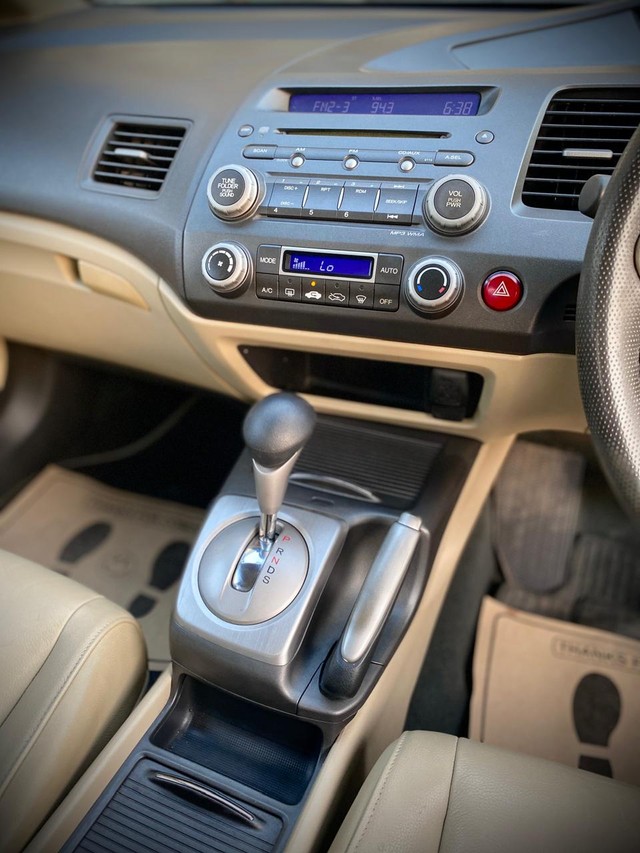 Second-hand 2012 Honda Civic 1.8 V AT for sale in Pune-15