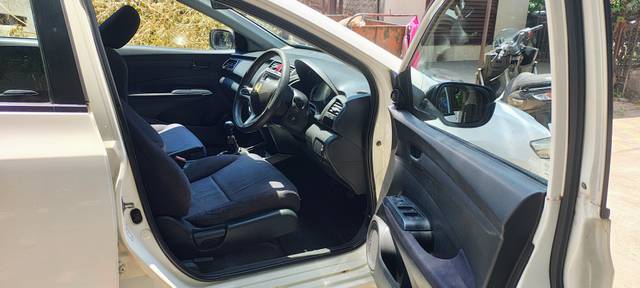 https://images10.gaadi.com/usedcar_image/V1UM35H.10-67-7/original/7f45b0f6-d6ff-41a7-9d5c-f438182ab686.jpg?imwidth=6402