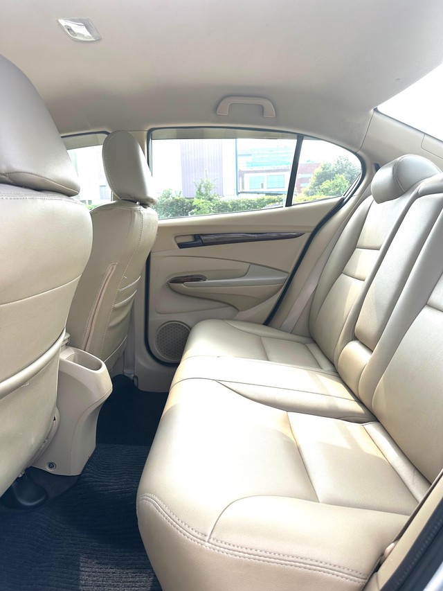 Second-hand 2011 Honda City S for sale in Chandigarh-9