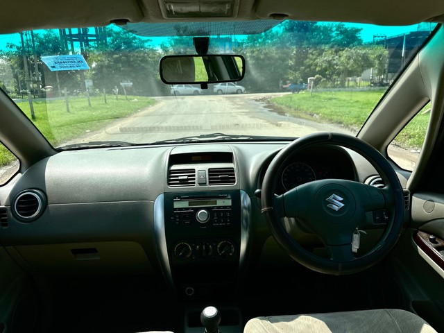 Second-hand 2010 Maruti SX4 VXI for sale in Chandigarh-7