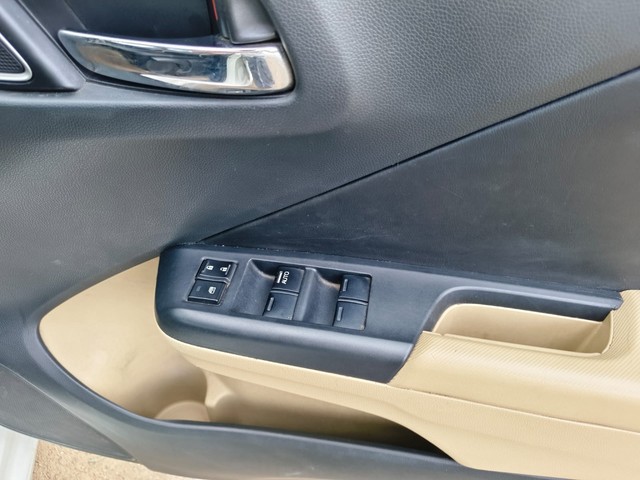 Second-hand 2017 Honda City i-VTEC CVT V for sale in Mumbai-16