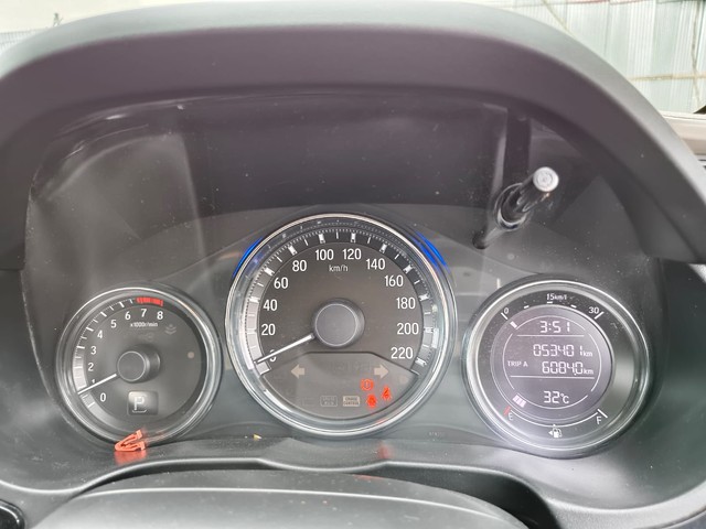 Second-hand 2017 Honda City i-VTEC CVT V for sale in Mumbai-14