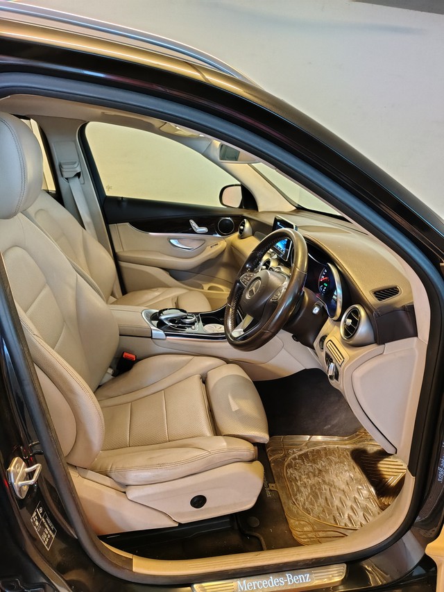 Second-hand 2017 Mercedes-Benz GLC 220d 4MATIC Style for sale in Mumbai-10