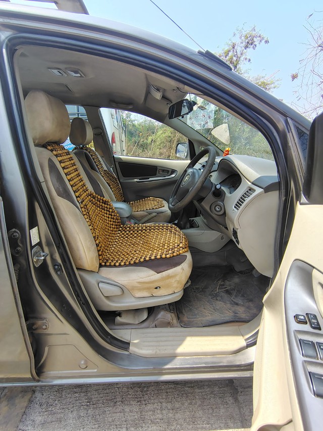 Second-hand 2011 Toyota Innova 2.0 G1 for sale in Mumbai-7
