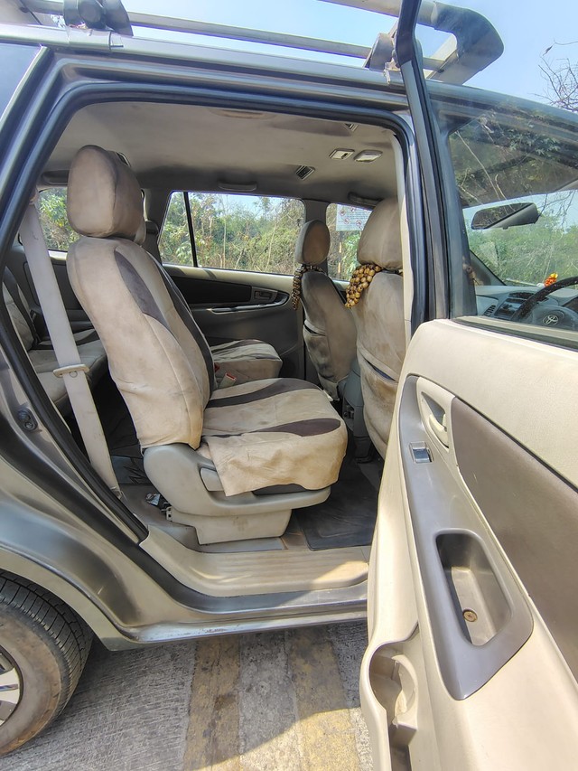 Second-hand 2011 Toyota Innova 2.0 G1 for sale in Mumbai-8
