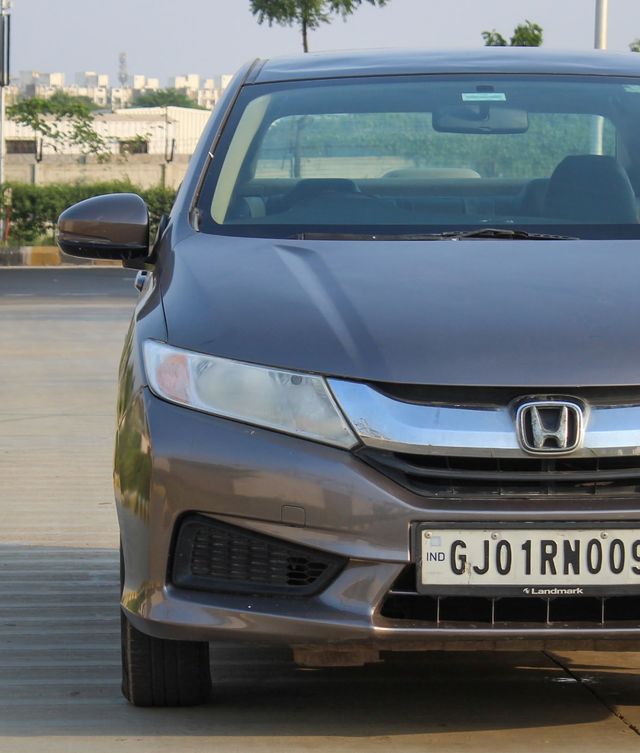 Honda City i VTEC एसवी Second-hand 2015 Honda City i VTEC एसवी for sale in Ahmedabad