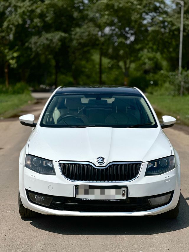 Skoda Octavia Elegance 2.0 TDI AT Second-hand 2015 Skoda Octavia Elegance 2.0 TDI AT for sale in Chandigarh