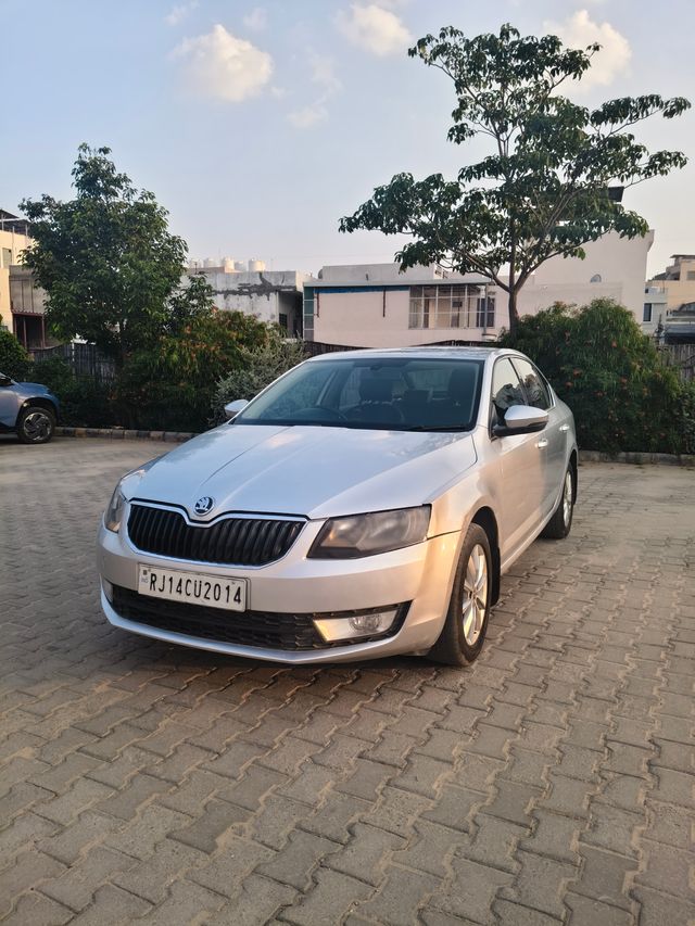 Skoda Octavia Ambition 2.0 TDI MT Second-hand 2013 Skoda Octavia Ambition 2.0 TDI MT for sale in Jaipur