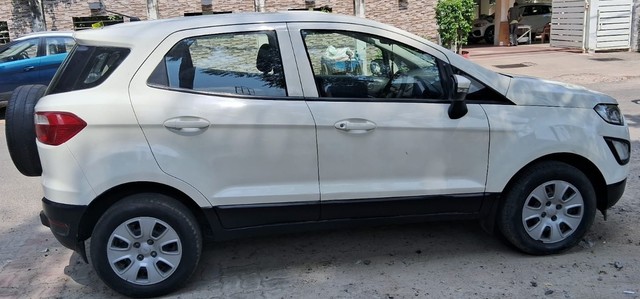 Second-hand 2018 Ford Ecosport 1.5 Diesel Ambiente BSIV for sale in Lucknow-5