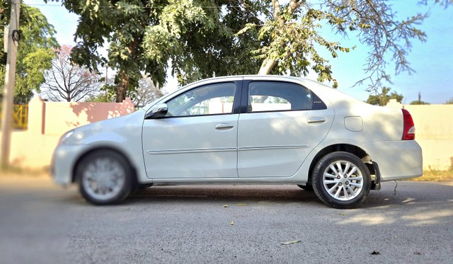 Second-hand 2017 Toyota Etios 1.4 VXD for sale in Lucknow-5