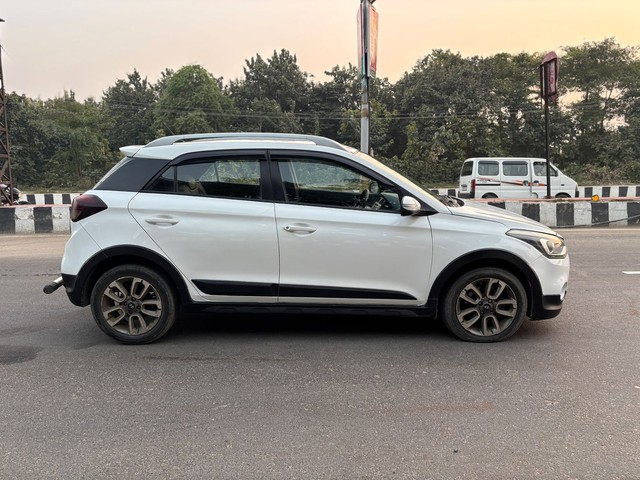Second-hand 2015 Hyundai i20 Active 1.4 S for sale in Lucknow-1