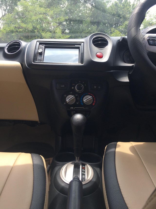 Second-hand 2015 Honda Brio VX AT for sale in New Delhi-23