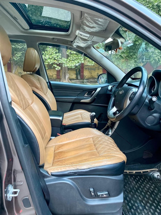 Second-hand 2020 Mahindra XUV500 W11 FWD Diesel for sale in New Delhi-5