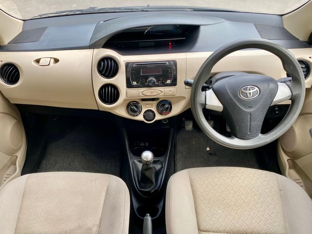 Second-hand 2016 Toyota Etios V for sale in New Delhi-3