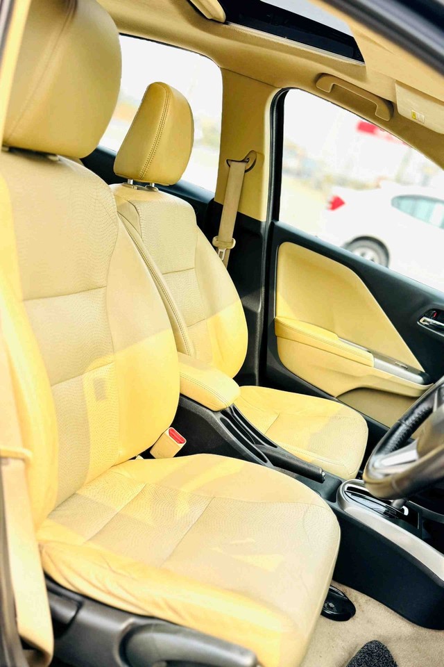 Second-hand 2017 Honda City i VTEC CVT VX for sale in Surat-3