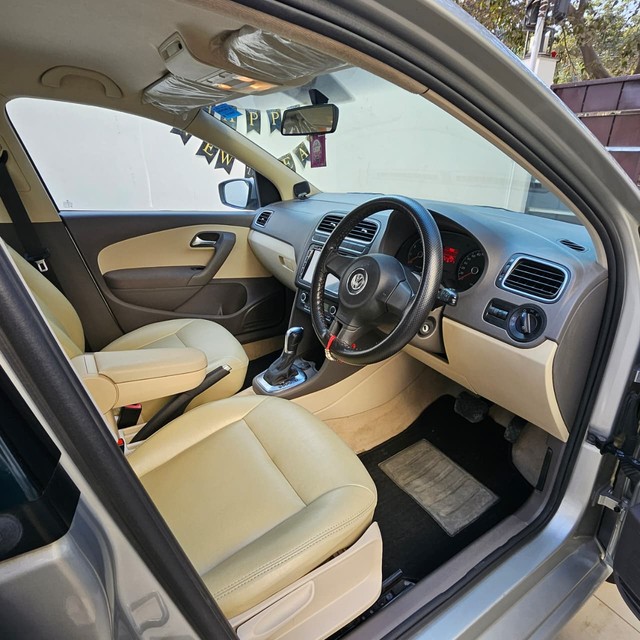 Second-hand 2011 Volkswagen Vento Petrol Highline AT for sale in Gurgaon-10