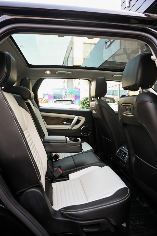 Second-hand 2024 Land Rover Discovery Sport Dynamic SE for sale in Jaipur-10