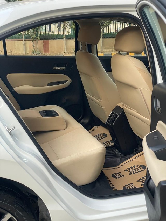 Second-hand 2022 Honda City VX CVT for sale in New Delhi-4