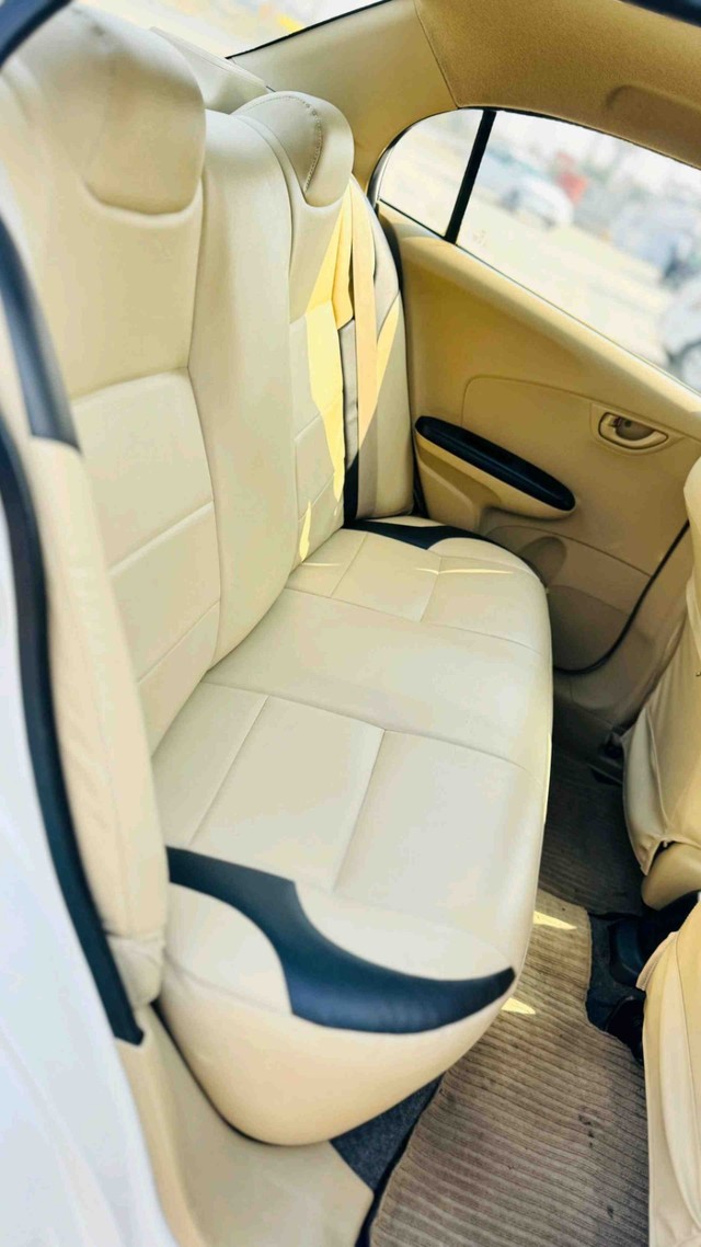 Second-hand 2015 Honda Amaze EX i-Vtech for sale in Surat-4