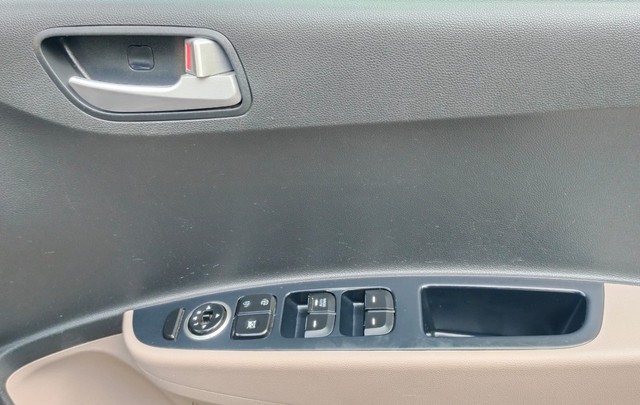 Hyundai i10 Sportz 1.1L Second-hand 2017 Hyundai i10 Sportz 1.1L for sale in Ahmedabad-9