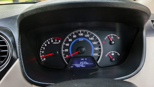 Second-hand 2016 Hyundai Grand i10 Sportz for sale in Nashik-8