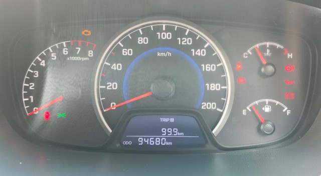 Hyundai i10 Sportz 1.1L Second-hand 2017 Hyundai i10 Sportz 1.1L for sale in Ahmedabad-12