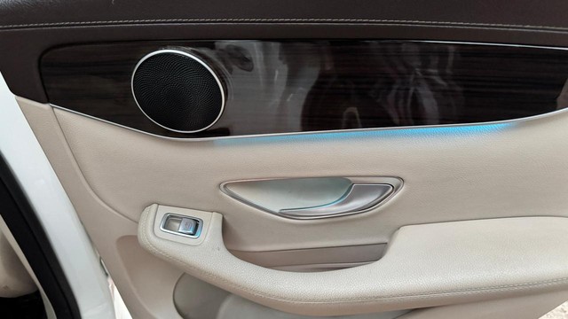 Mercedes-Benz GLC 300 4MATIC Second-hand 2016 Mercedes-Benz GLC 300 4MATIC for sale in New Delhi-31