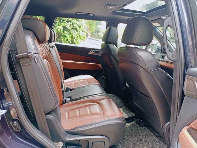 Second-hand 2022 Mahindra Alturas G4 4X2 AT for sale in Bangalore-10