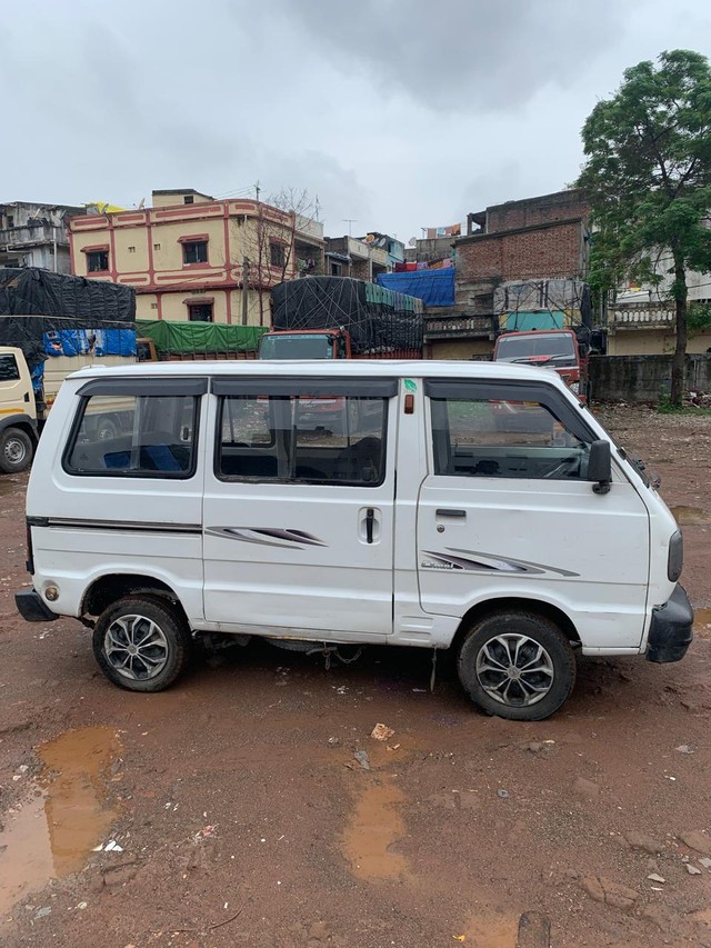 Second-hand 2013 Maruti Suzuki Omni CNG for sale in Surat-1