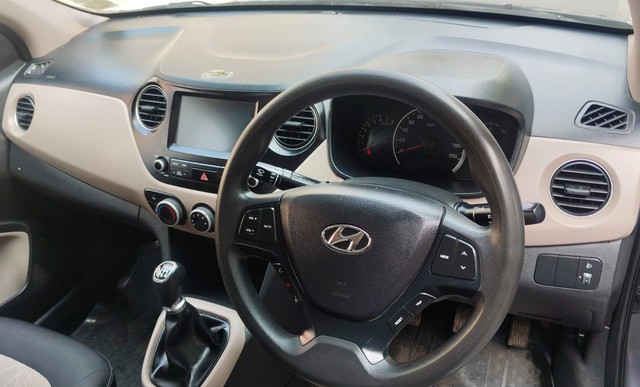 Hyundai i10 Sportz 1.1L Second-hand 2017 Hyundai i10 Sportz 1.1L for sale in Ahmedabad-10