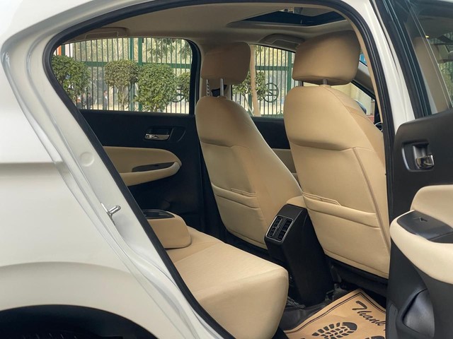 Second-hand 2022 Honda City VX CVT for sale in New Delhi-10