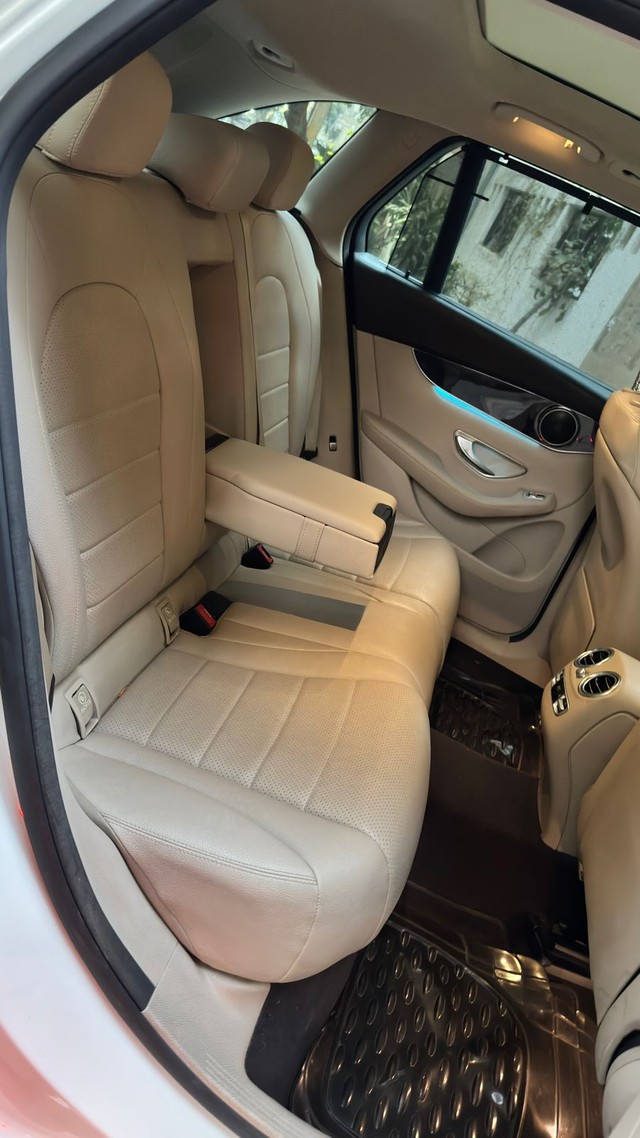 Mercedes-Benz GLC 300 4MATIC Second-hand 2016 Mercedes-Benz GLC 300 4MATIC for sale in New Delhi-23