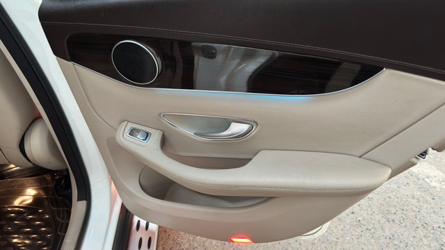 Mercedes-Benz GLC 300 4MATIC Second-hand 2016 Mercedes-Benz GLC 300 4MATIC for sale in New Delhi-18