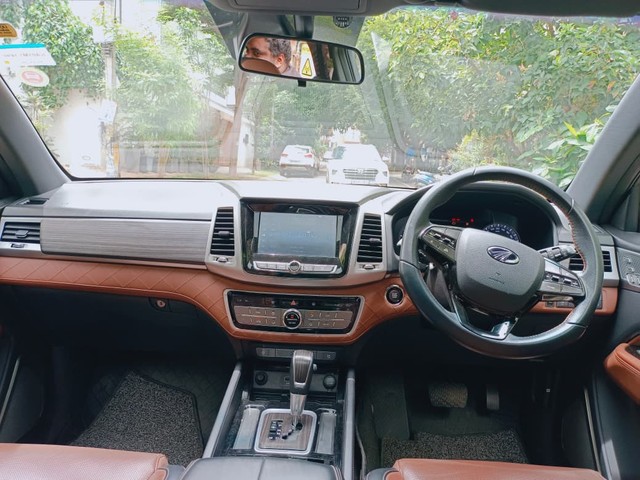 Second-hand 2022 Mahindra Alturas G4 4X2 AT for sale in Bangalore-9