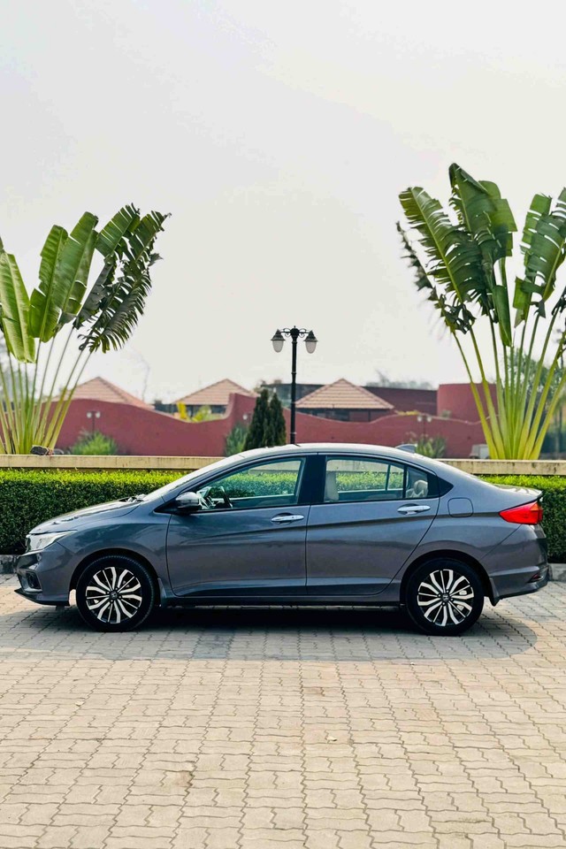 Second-hand 2017 Honda City i VTEC CVT VX for sale in Surat-2
