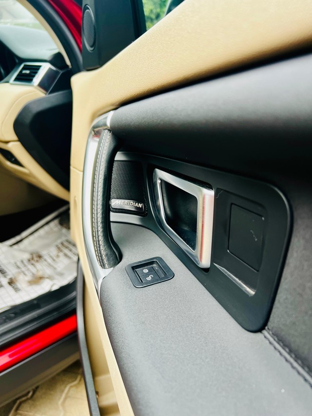 Second-hand 2019 Land Rover Discovery HSE 3.0 TD6 for sale in Faridabad-11