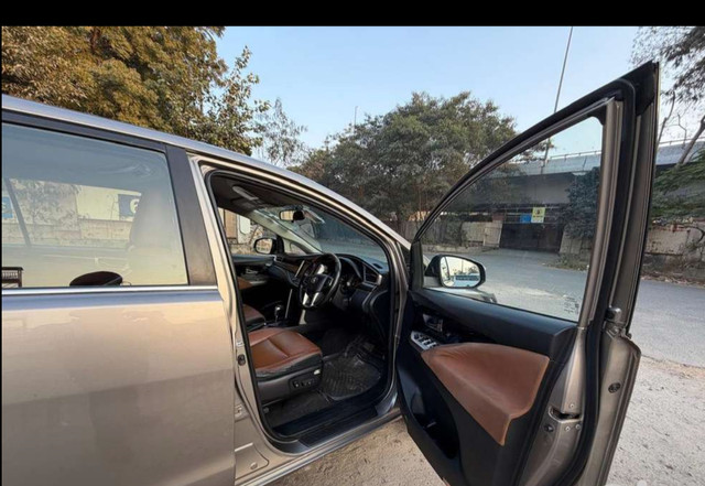 Second-hand 2016 Toyota Innova 2.5 G (Diesel) 7 Seater BS IV for sale in New Delhi-5